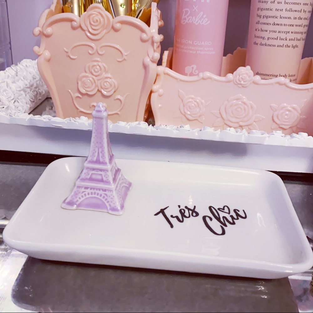 Girly Parisian Jewelry Holder